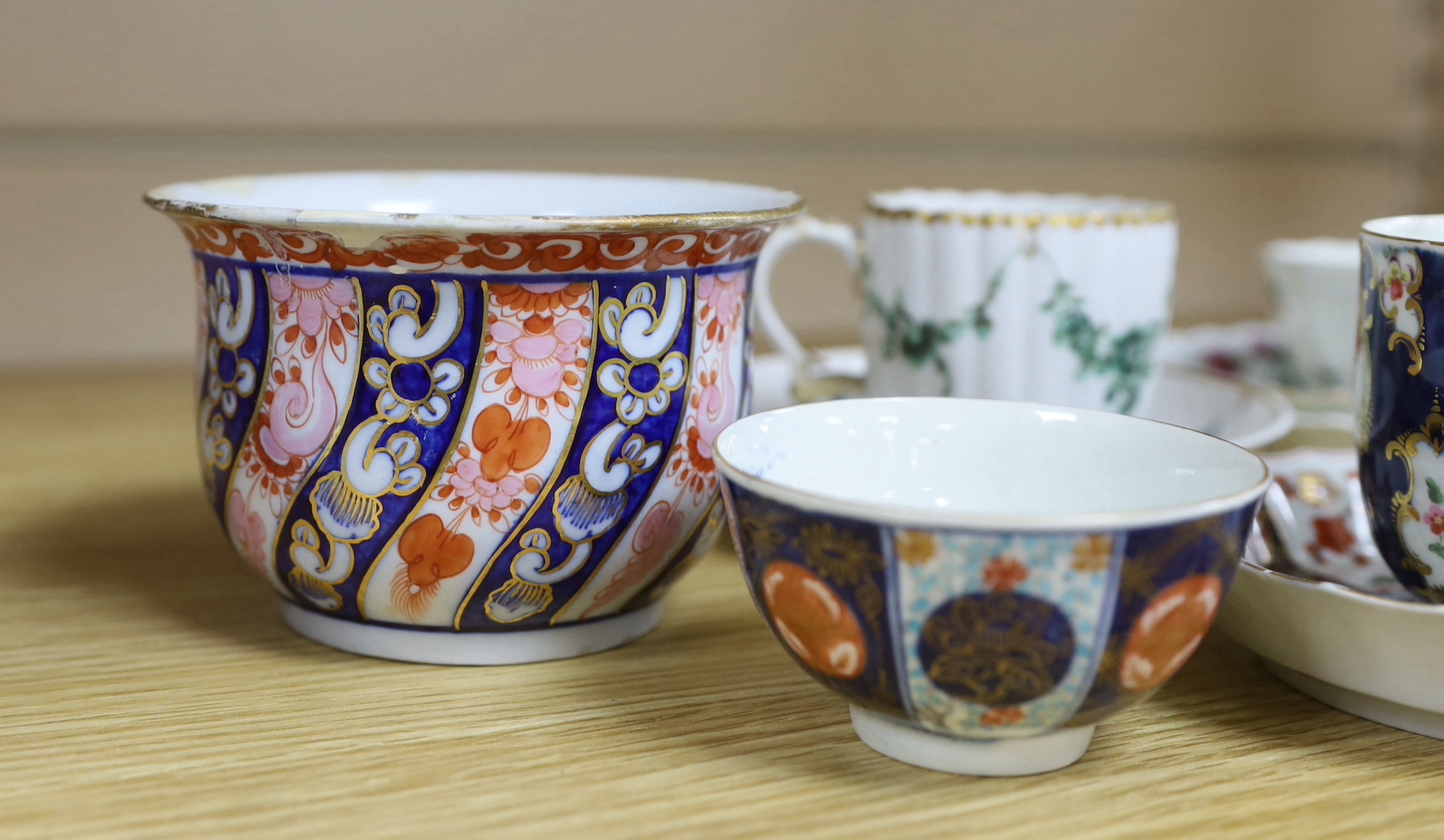 A group of late 18th century Worcester cups and various saucers (16)